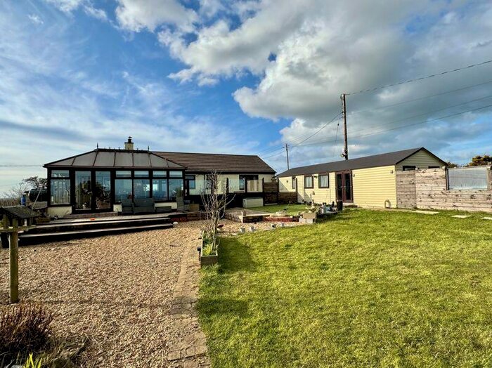 3 Bedroom Bungalow For Sale In Penysarn, LL69