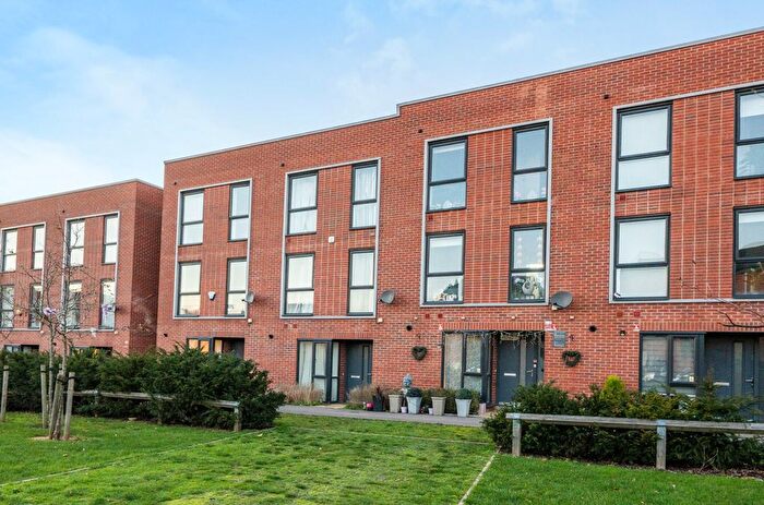 3 Bedroom Detached House For Sale In Winter Walk, Borehamwood, Hertfordshire, WD6