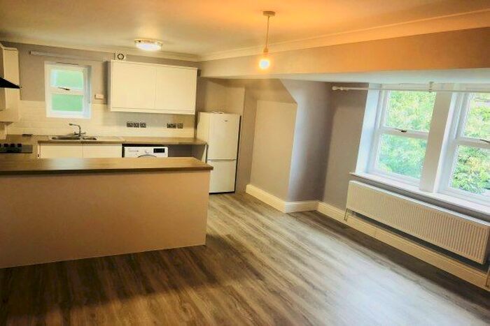 2 Bedroom Flat To Rent In Montagu Drive, Leeds, LS8