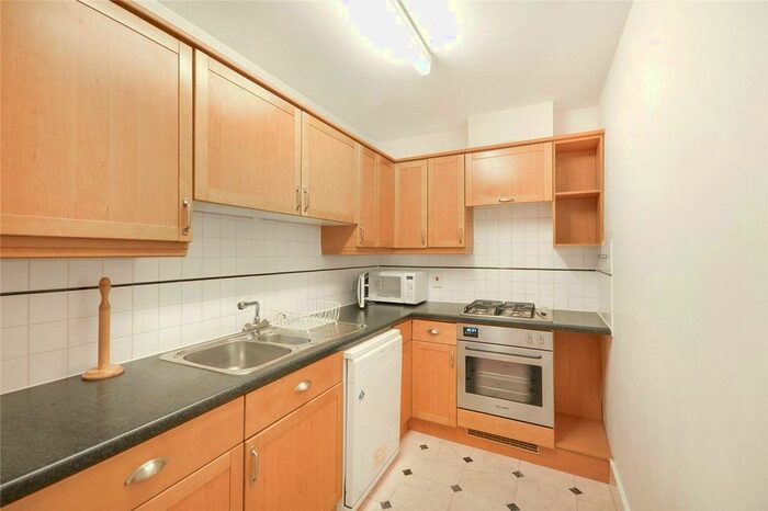 2 Bedroom Flat To Rent In Park Street, London Bridge, London, SE1