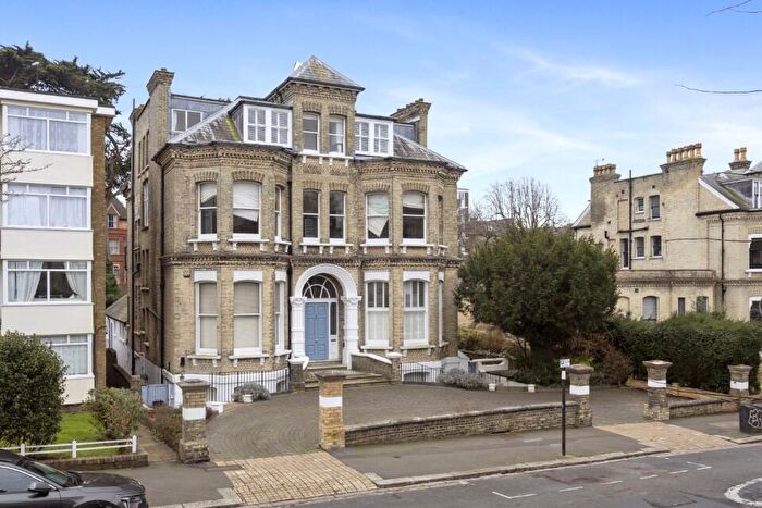 3 Bedroom Flat For Sale In Eaton Gardens, Hove, East Sussex, BN3