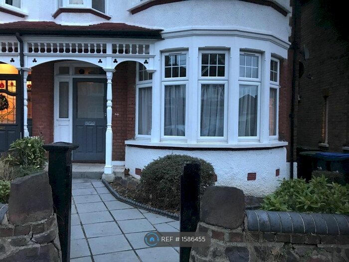 2 Bedroom Flat To Rent In Arlow Road, London, N21