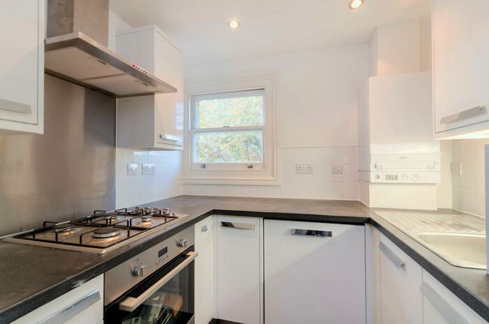 2 Bedroom Flat To Rent In Berrylands Road, Surbiton, KT5
