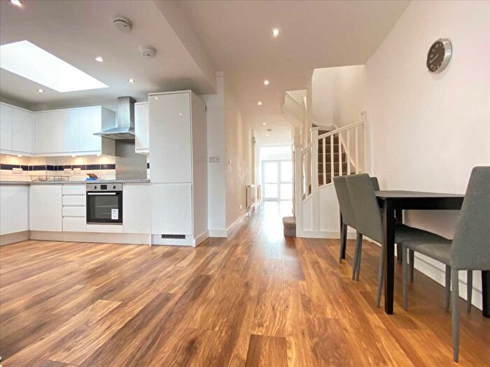 2 Bedroom End Of Terrace House To Rent In St Andrews Road, Acton, W3
