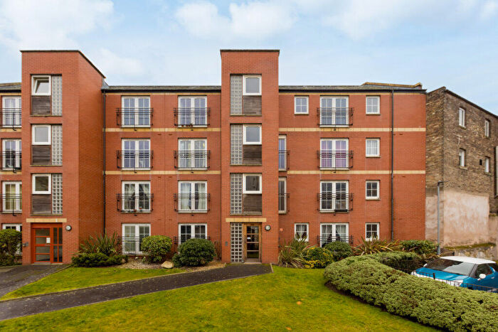 2 Bedroom Flat For Sale In / Giles Street, Leith, EH6