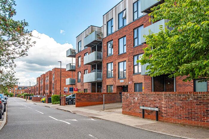 2 Bedroom Flat For Sale In Canning Square, Enfield, EN1