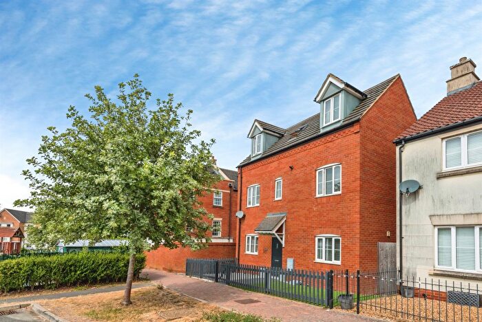 3 Bedroom Detached House For Sale In Fenby Place, Swindon, SN25