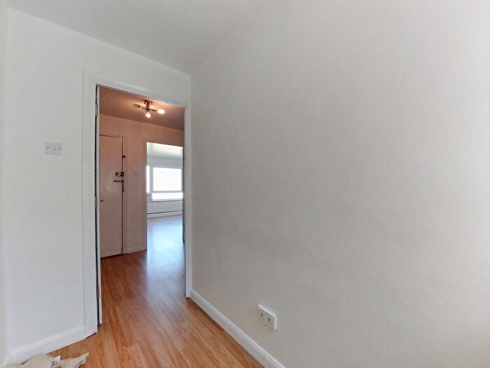 3 Bedroom Flat To Rent In Pampisford Road, South Croydon, CR2