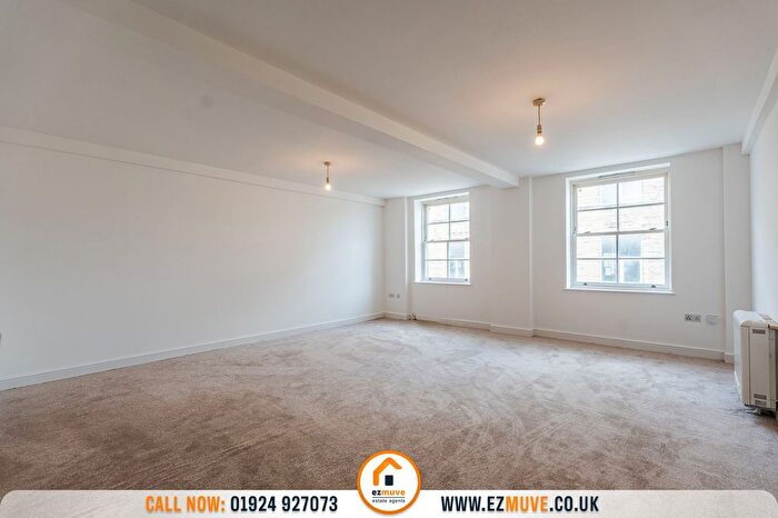 2 Bedroom Flat For Sale In Bar Street, Batley, WF17