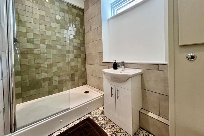 2 Bedroom Flat For Sale In Glenowen House, Lansdown, Cheltenham, GL50