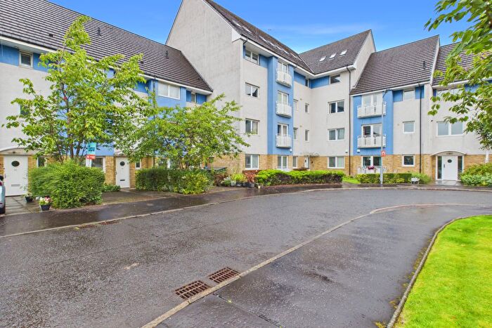 3 Bedroom Flat To Rent In Hilton Gardens, Anniesland, G13