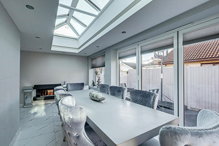 4 Bedroom Bungalow For Sale In Zider Pass, Canvey Island, SS8