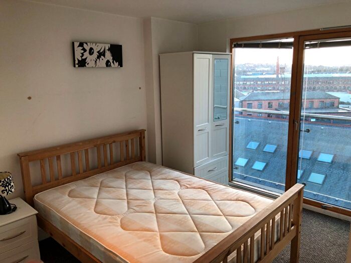 2 Bedroom Property To Rent In La Salle, Leeds, LS10