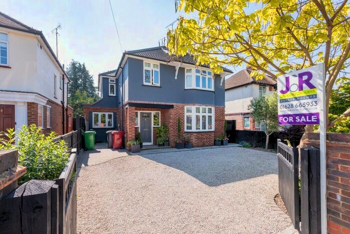5 Bedroom Detached House For Sale In Spring Lane, Cippenham, SL1