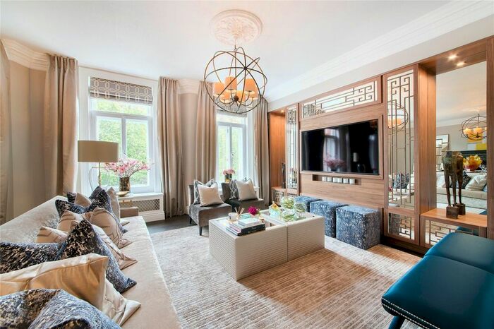 3 Bedroom Flat To Rent In Hans Place, Knightsbridge, London, SW1X