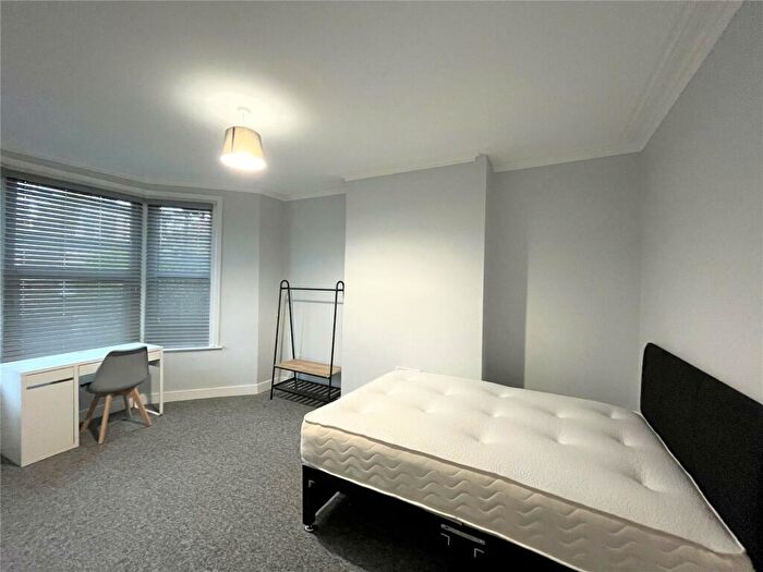 6 Bedroom House To Rent In Staple Hill Road, Bristol, BS16