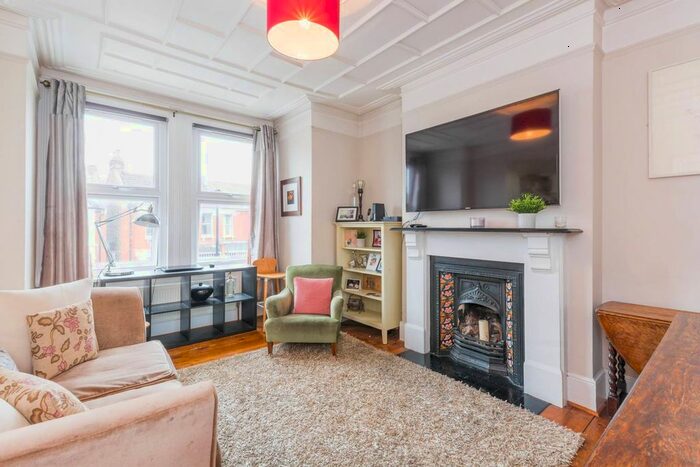 3 Bedroom Maisonette To Rent In Crescent Road, Alexandra Park, London, N22