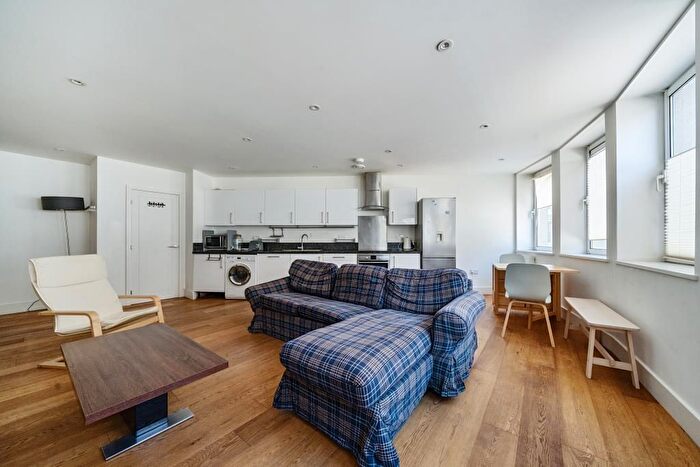 3 Bedroom Flat To Rent In The Forbury, Reading, RG1