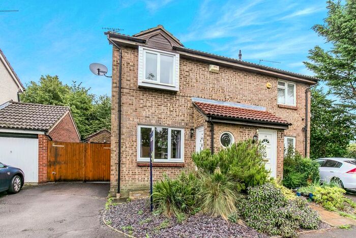 3 Bedroom Semi Detached House To Rent In Catcliffe Way, Lower Earley, Reading, RG6