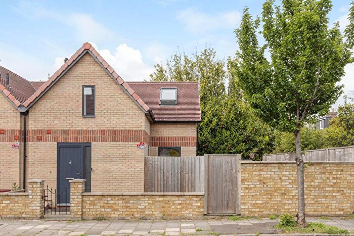 3 Bedroom Semi Detached House For Sale In Penwerris Avenue, Isleworth, TW7