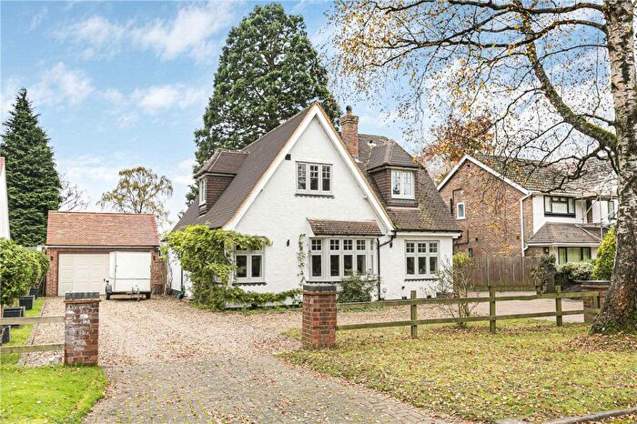 4 Bedroom Detached House For Sale In Holywell Close, Studham, Dunstable, LU6