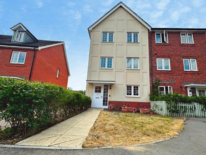 4 Bedroom Town House To Rent In Jubilee Drive, Church Crookham, Fleet, Hampshire, GU52