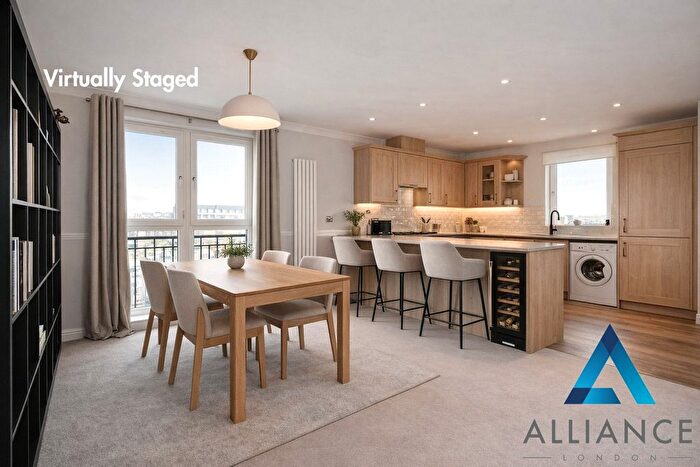 2 Bedroom Flat For Sale In Narrow Street, London, E14