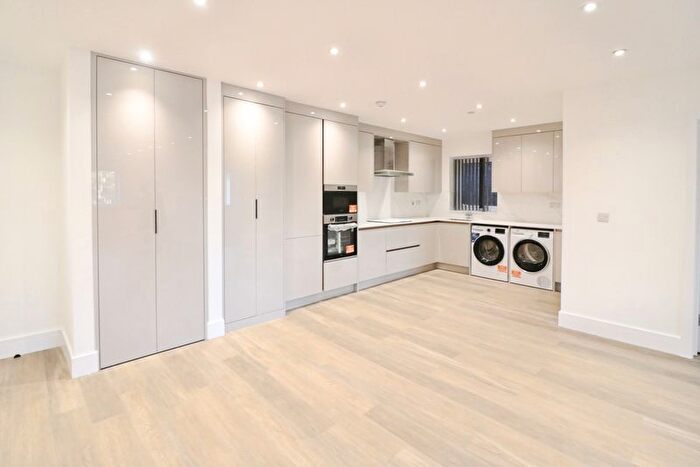 2 Bedroom Property To Rent In High Street, Slough, SL3