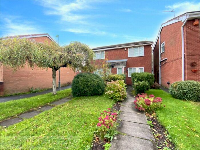 2 Bedroom Semi-Detached House To Rent In Amberley Walk, Chadderton, Oldham, OL9