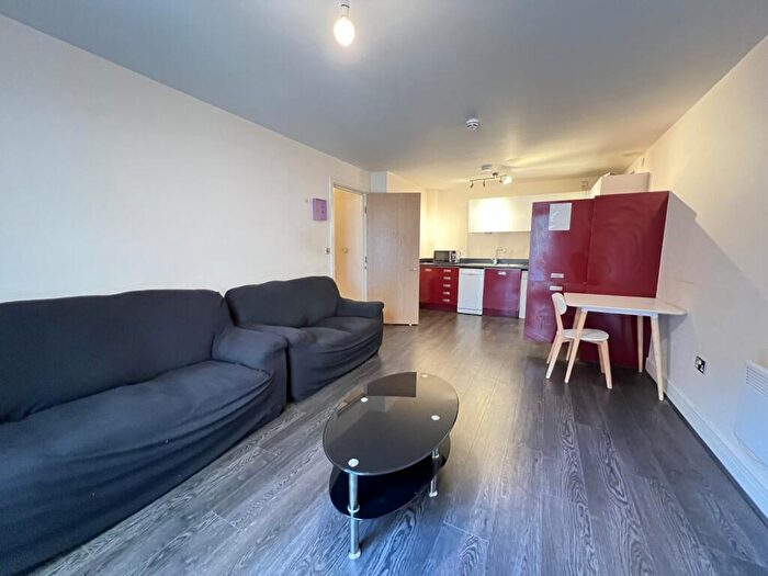 2 Bedroom Flat To Rent In Upper Marshall Street, Birmingham, West Midlands, B1