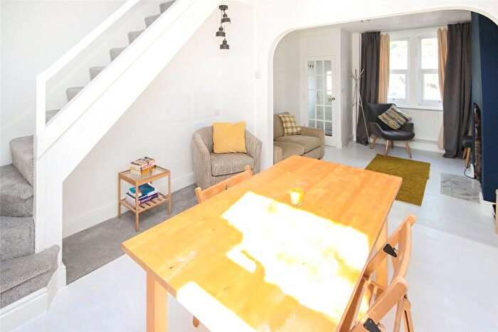 2 Bedroom End Of Terrace House To Rent In Kingshill Road, Old Town, Swindon, Wiltshire, SN1