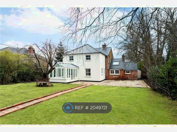 3 Bedroom Semi-Detached House To Rent In School Lane, Windlesham, GU20