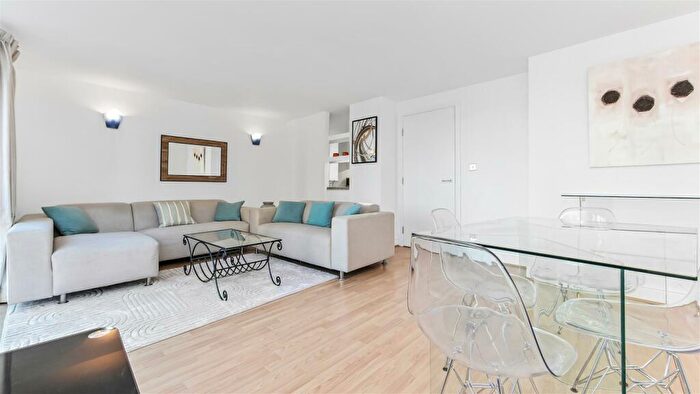 2 Bedroom Apartment To Rent In Franklin Building, Millennium Harbour, Westferry Road, E14