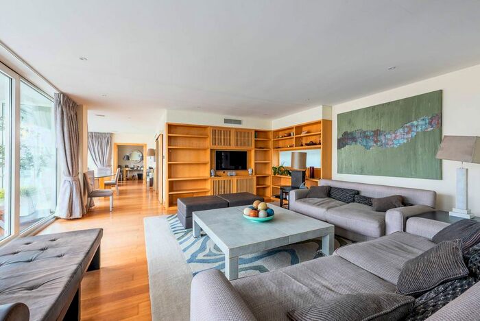 3 Bedroom Flat To Rent In Grosvenor Road, Pimlico, London, SW1V