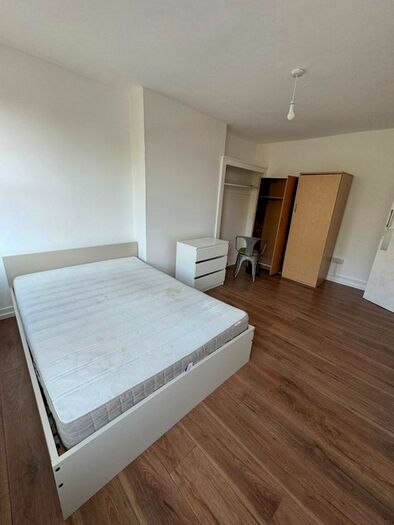 4 Bedroom Flat To Rent In High Road, Romford, RM6