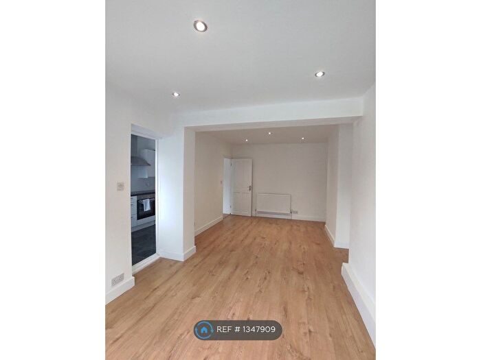 3 Bedroom Semi-Detached House To Rent In Elsa Road, Welling, London, DA16