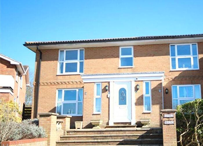 2 Bedroom Flat To Rent In Tithe Barn Crescent, Swindon, SN1