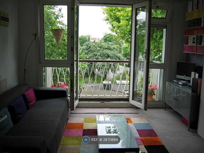 1 Bedroom Flat To Rent In St Judes Road, London, E2