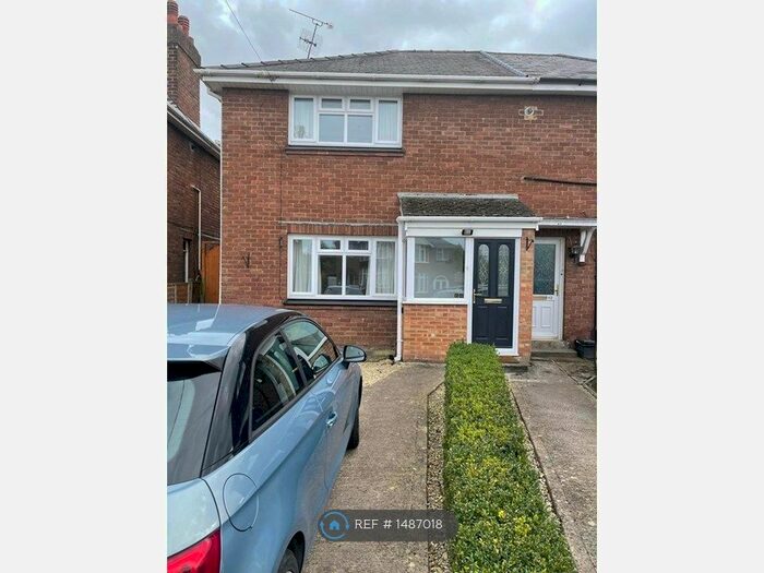 3 Bedroom Semi-Detached House To Rent In Perrys Lane, Swindon, SN4