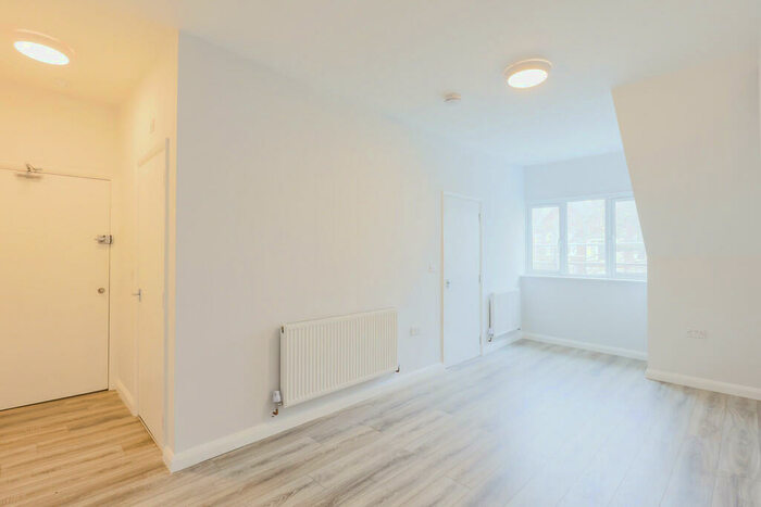 Studio To Rent In Mount View Road, Crouch End, London, N4