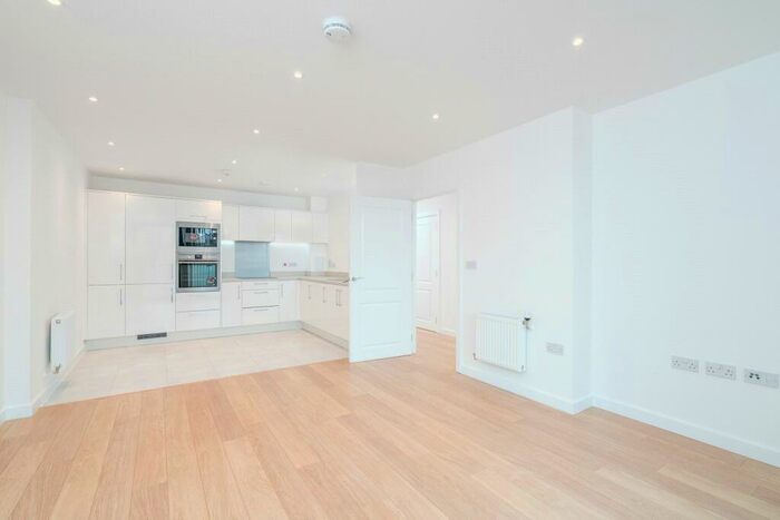 2 Bedroom Apartment To Rent In Eagle Heights, Waterside Way, London, N17