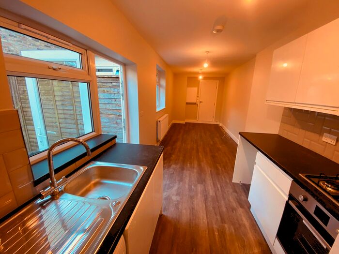 Studio To Rent In Florence Road, Finsbutry Park, N4