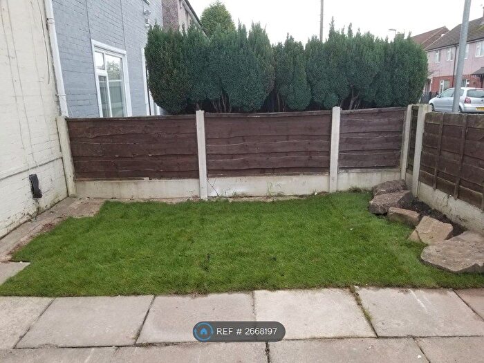 4 Bedroom Semi-Detached House To Rent In Farm Road, Oldham, OL8