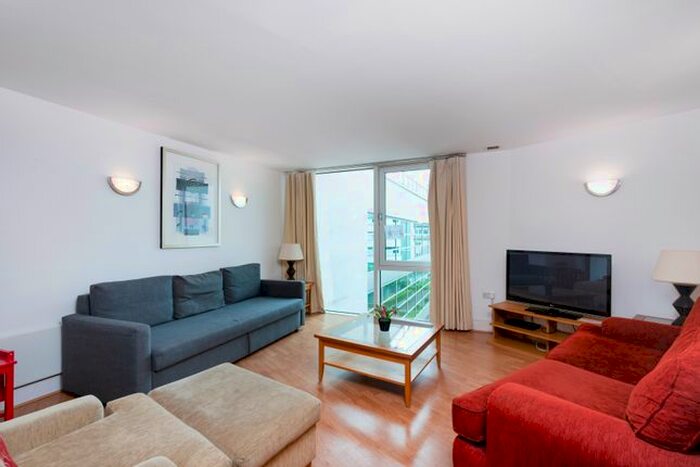 2 Bedroom Flat To Rent In Empire Square, London, SE1