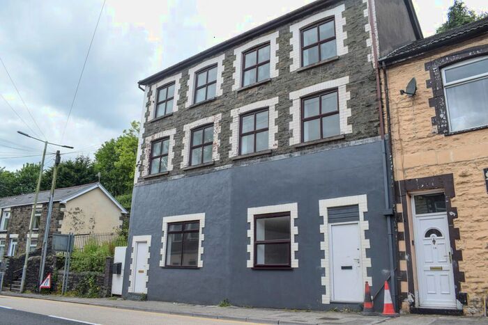 2 Bedroom Flat To Rent In East Road, Tylorstown, CF43