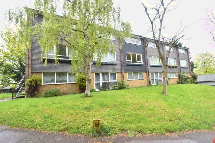 2 Bedroom Flat To Rent In Lawn Gardens, Luton, LU1