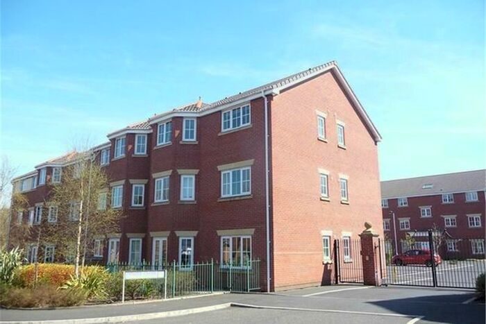 2 Bedroom Flat To Rent In Dingle Close, Radcliffe, Manchester M26