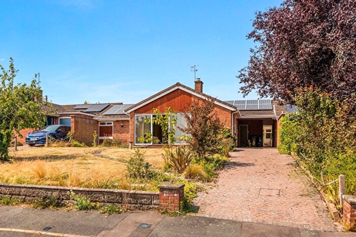 3 Bedroom Detached Bungalow For Sale In Highfield Road, Evesham, WR11