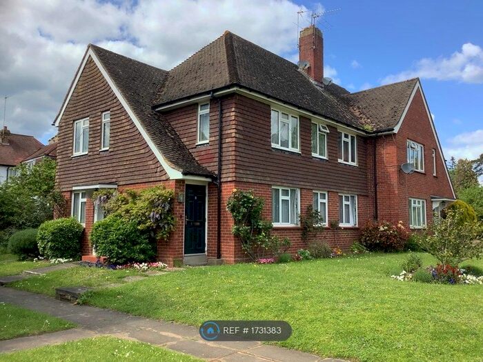 2 Bedroom Flat To Rent In Hall Court, Datchet, Slough, SL3