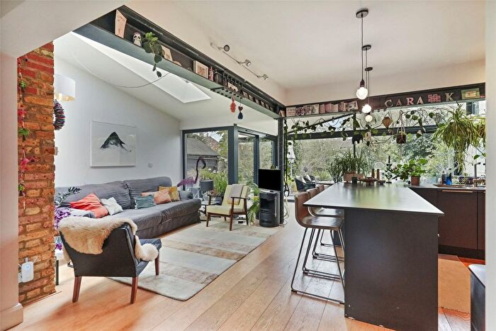 4 Bedroom Semi Detached House For Sale In Anlaby Road, Teddington, TW11